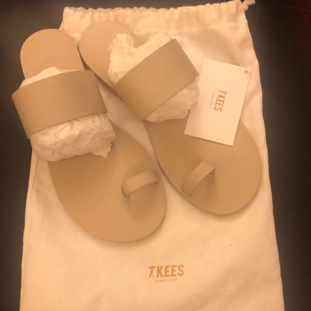 NWT - Tkees Sandals size 6